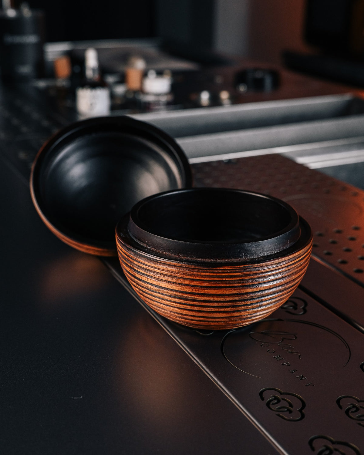 Cocktail Cloche with Smoke Effect — Dark Wood